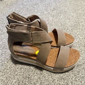 NWOT Adrienne Vittadini Cape May Wedge